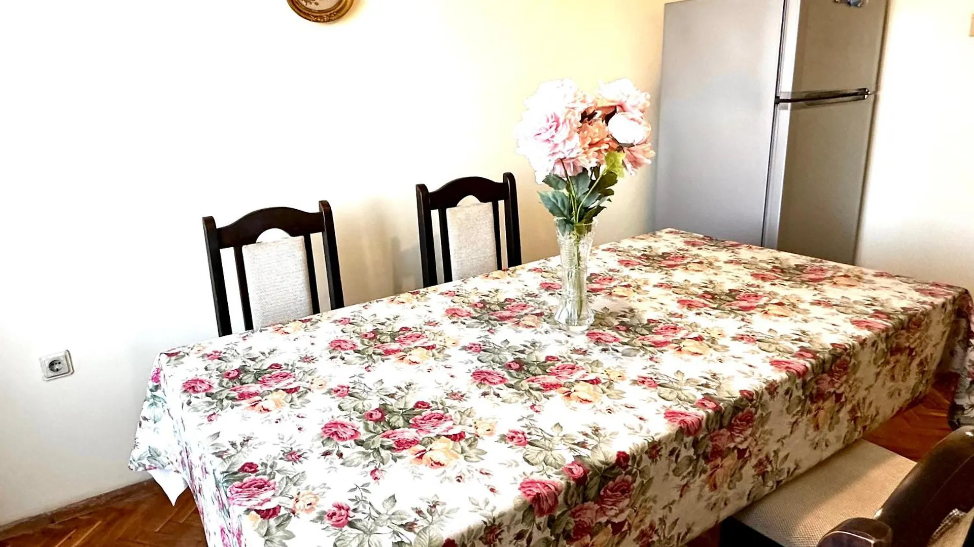 Ssenyange City Apartment Warna