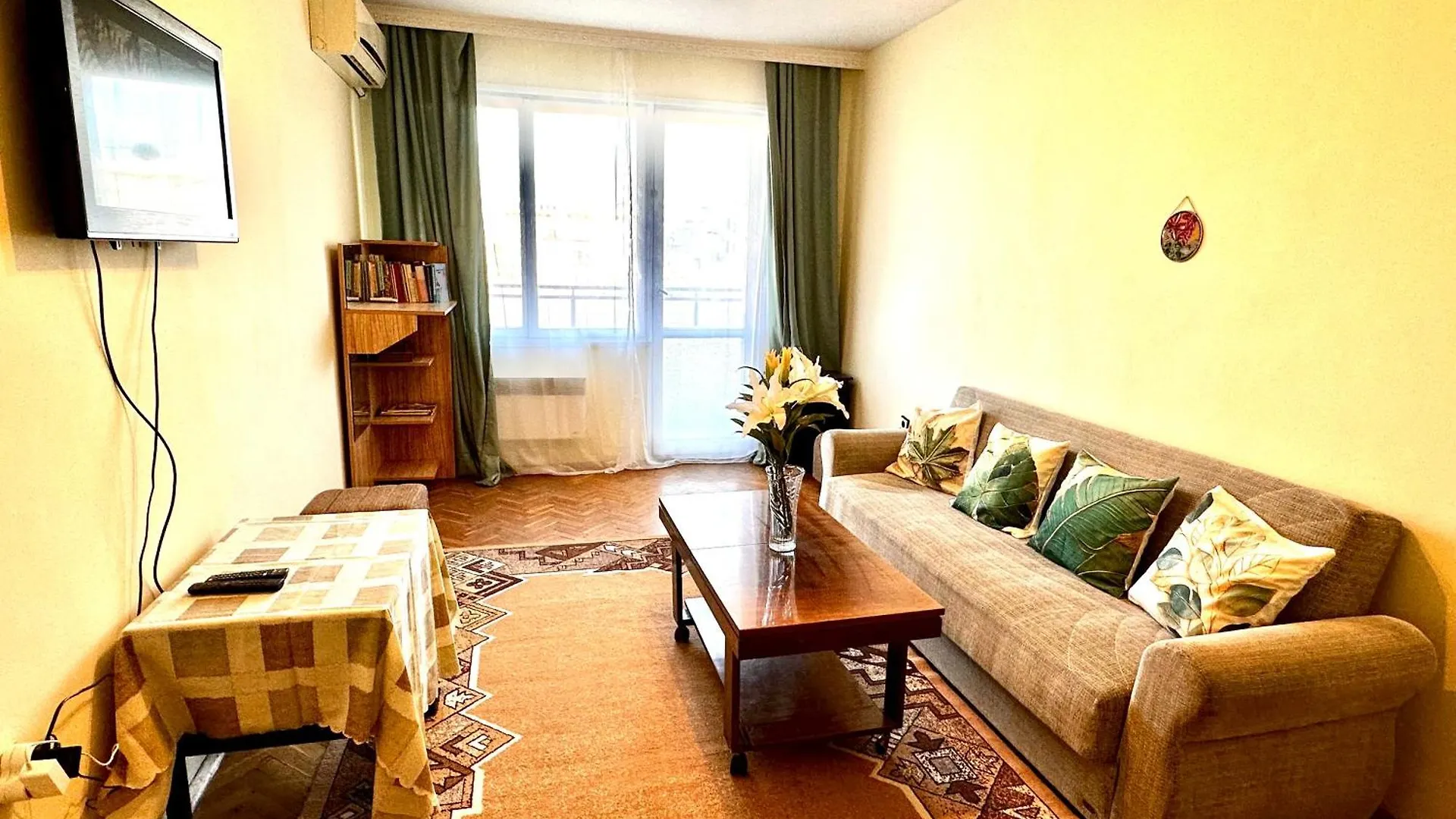 Ssenyange City Apartment Warna